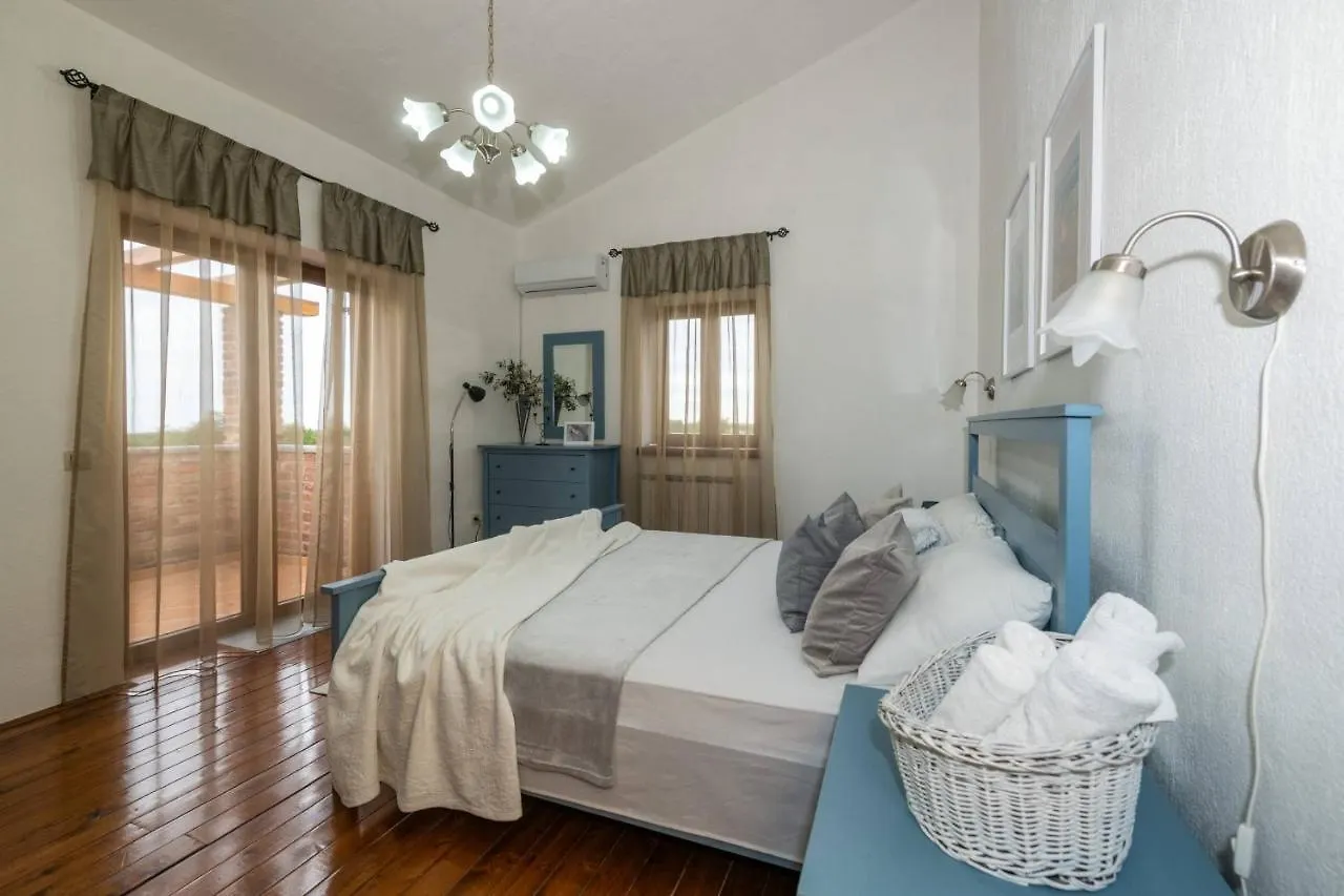 Villa Wish With Heated Pool Cabrunici