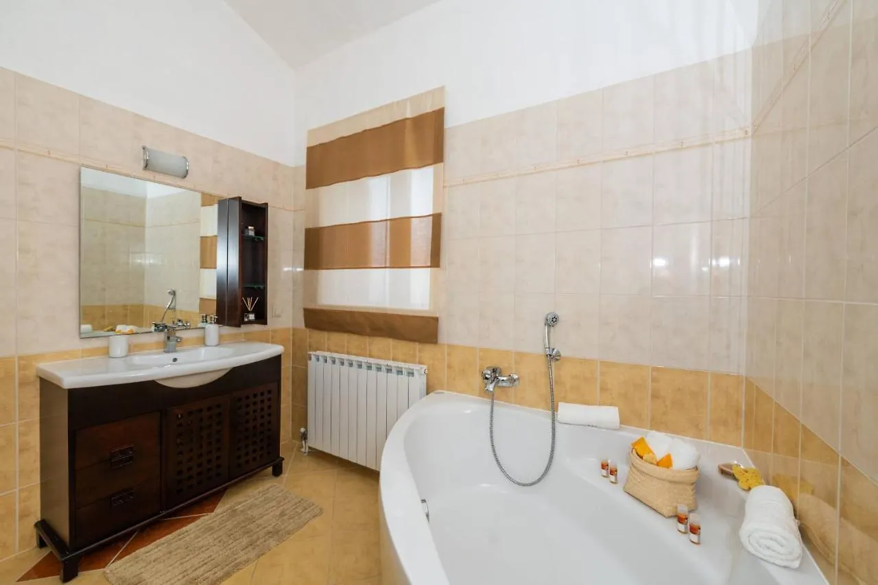 Villa Wish With Heated Pool Cabrunici