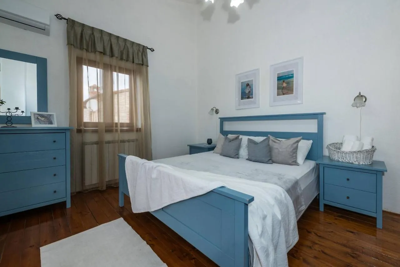 Villa Wish With Heated Pool Cabrunici Croatia