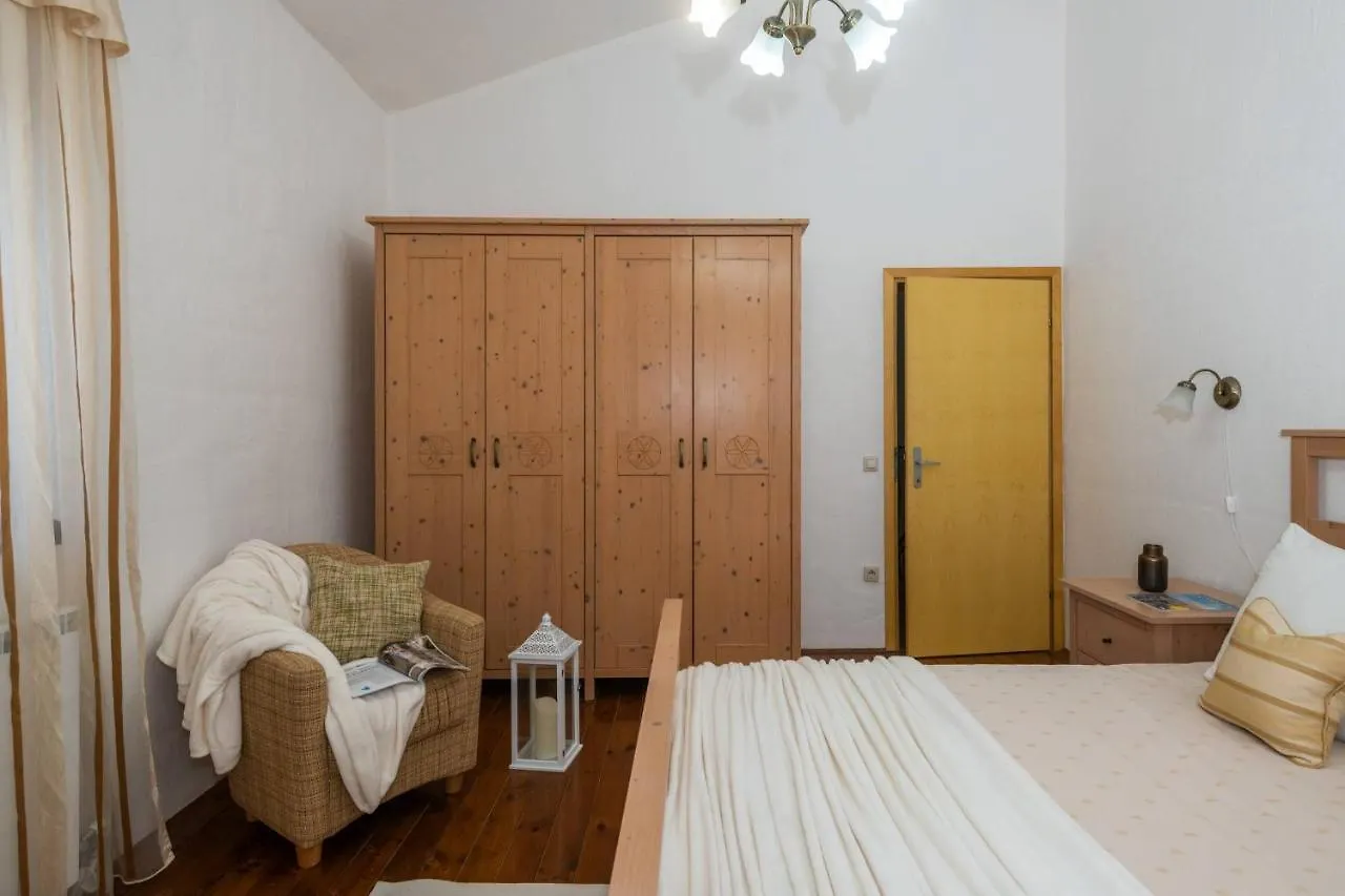 Villa Wish With Heated Pool Cabrunici Croatia
