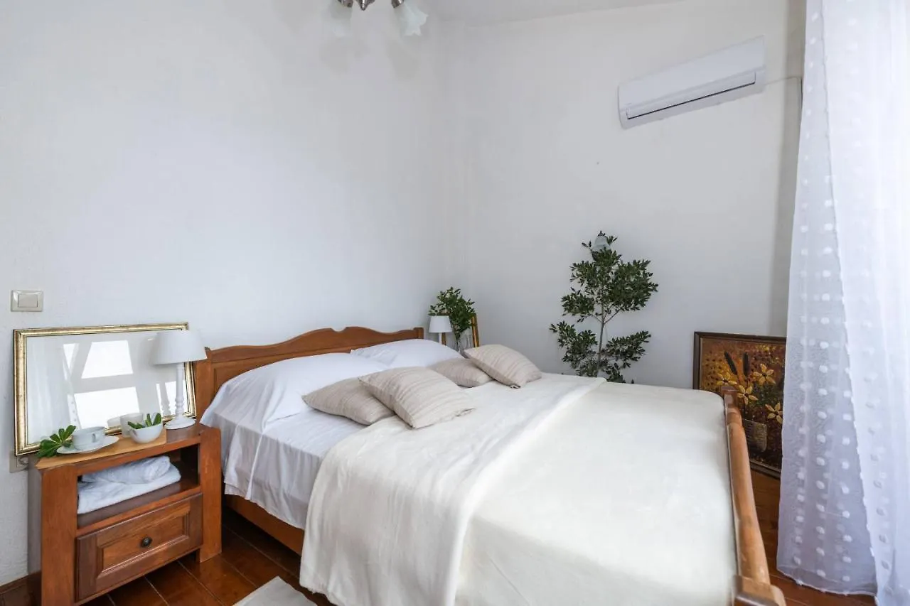 Villa Wish With Heated Pool Cabrunici