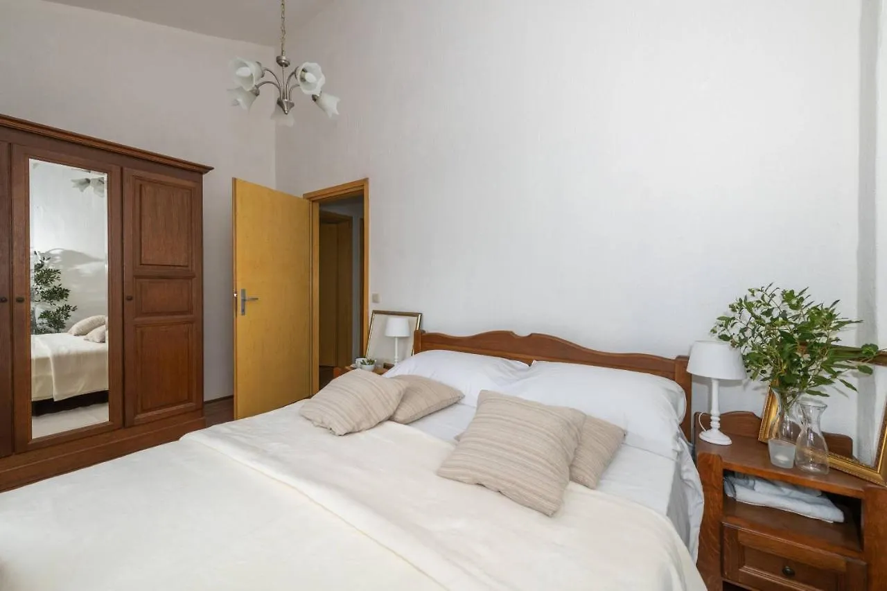Villa Wish With Heated Pool Cabrunici