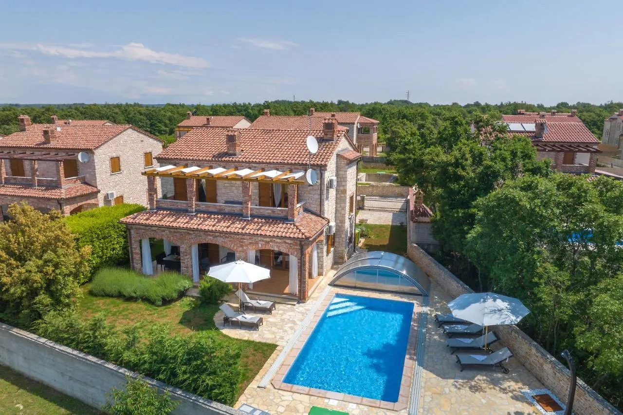 Villa Wish With Heated Pool Cabrunici