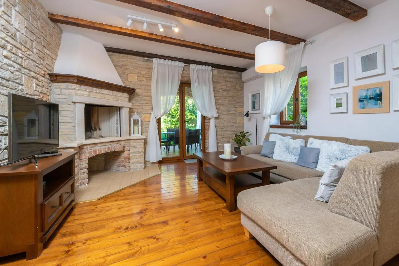 Villa Wish With Heated Pool Cabrunici
