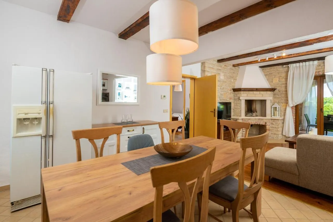 Villa Wish With Heated Pool Cabrunici