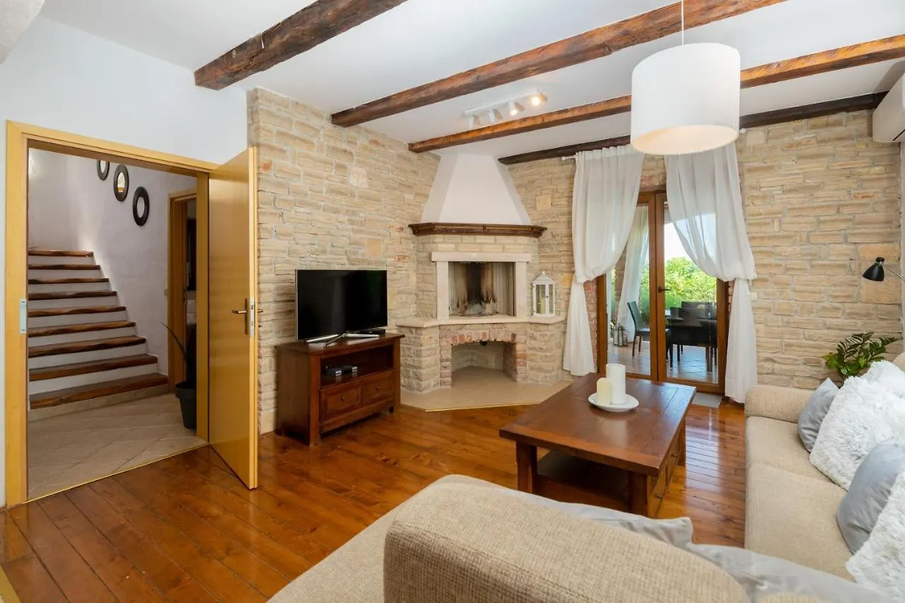 Villa Wish With Heated Pool Cabrunici Croatia