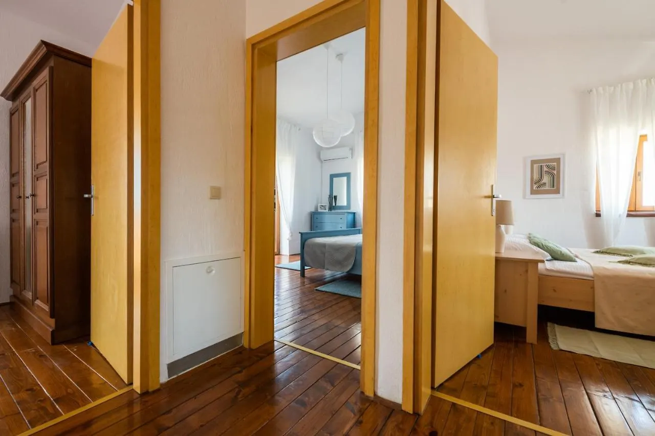 Villa Wish With Heated Pool Cabrunici