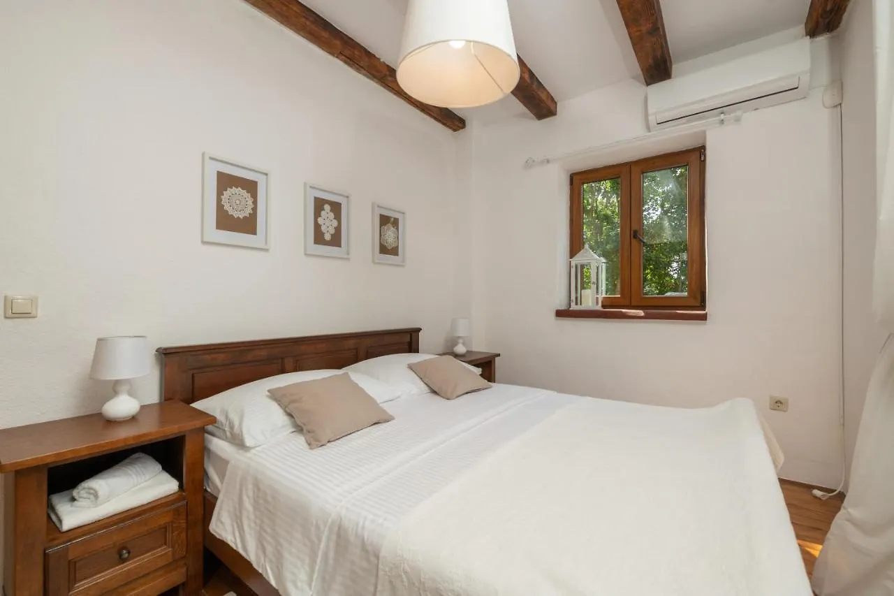 Villa Wish With Heated Pool Cabrunici