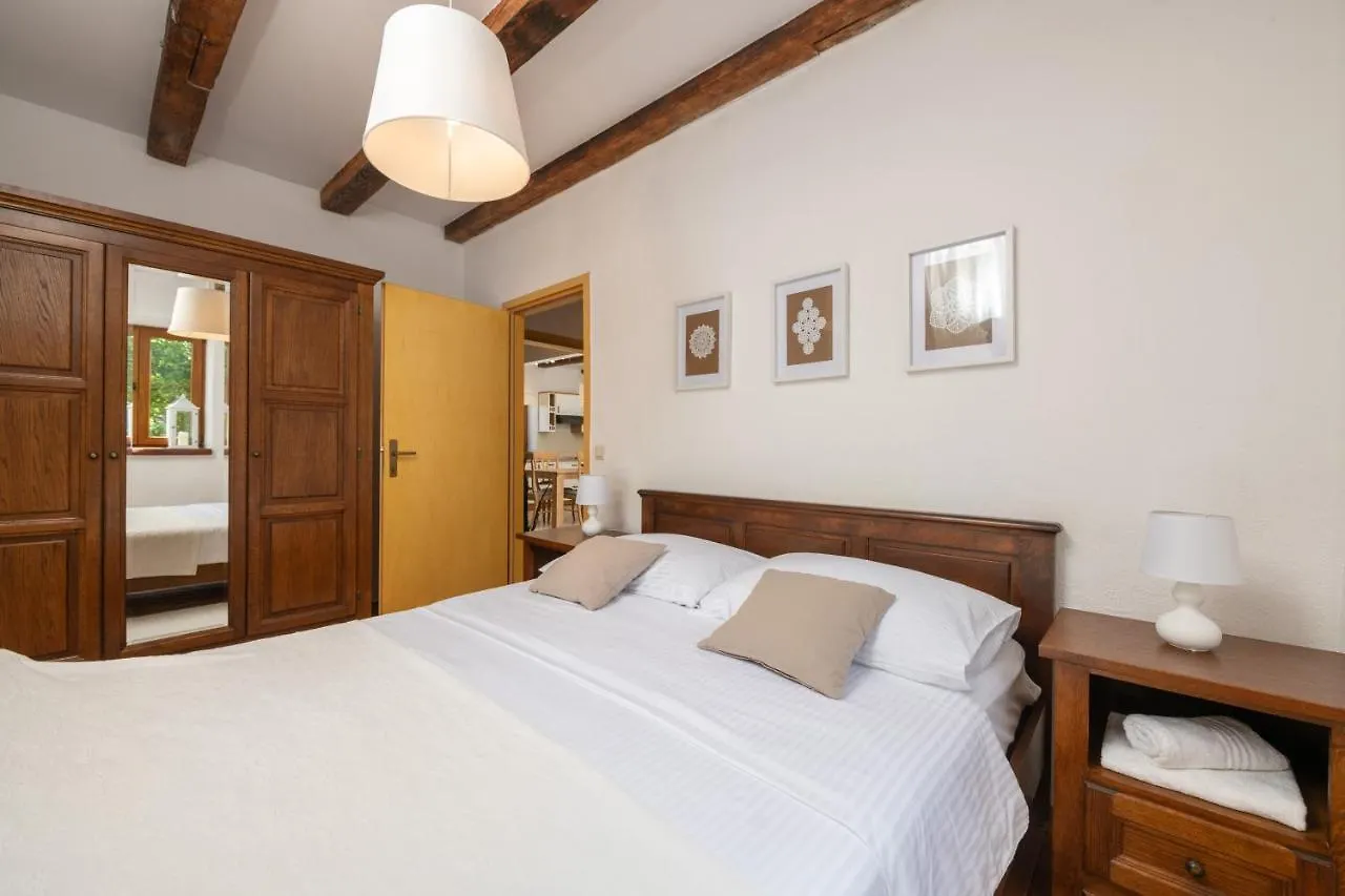 Villa Wish With Heated Pool Cabrunici 0*,