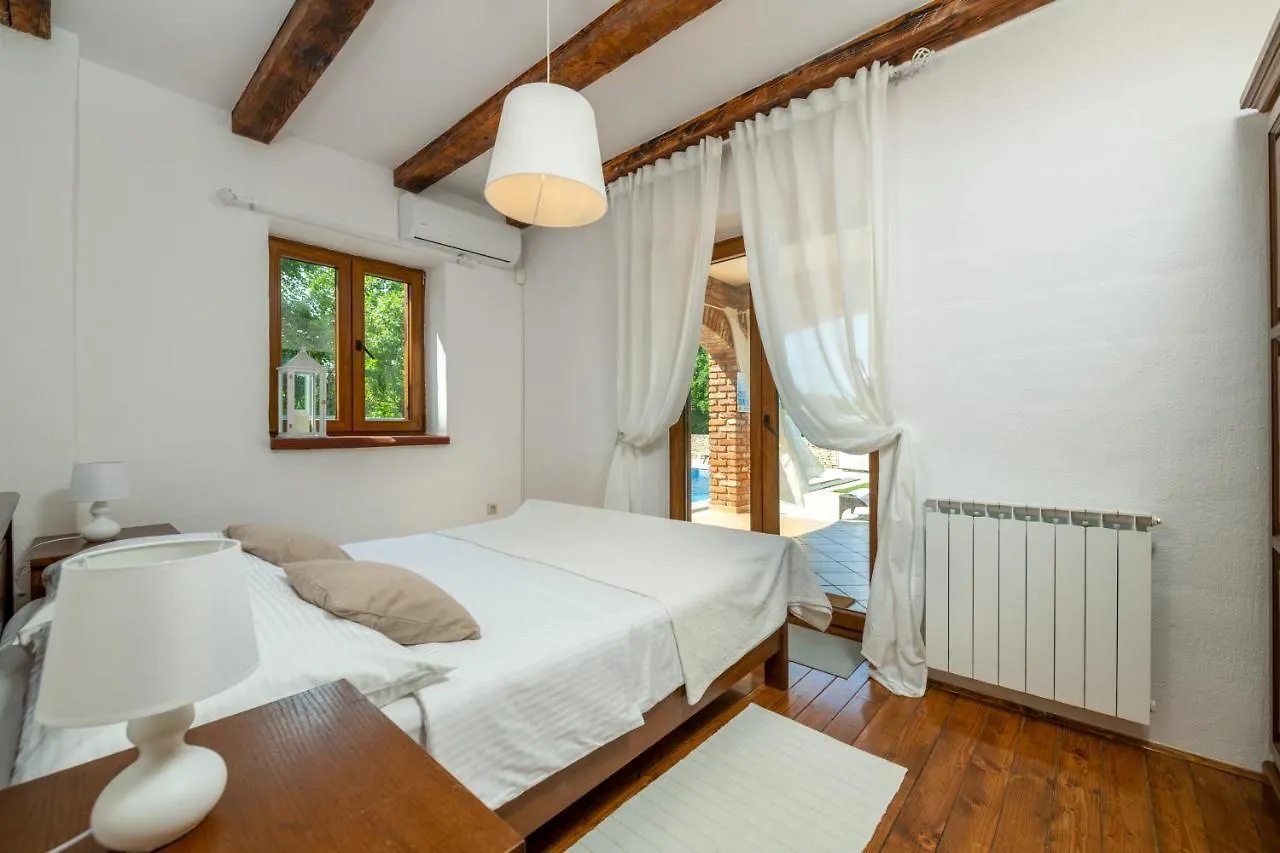 Villa Wish With Heated Pool Cabrunici